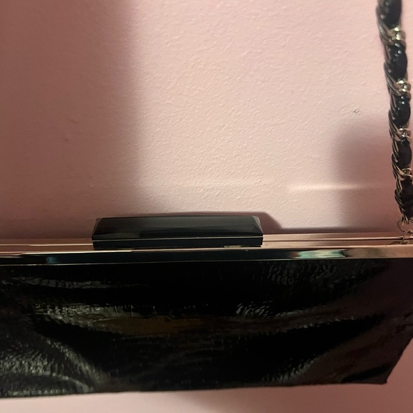 Jeanne Lottie - Black Clutch with Chain Strap and Minimalist Design - Picture 2 of 4